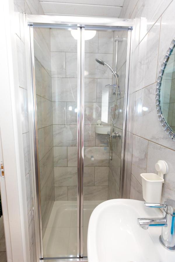 Comfortable In Shirley, - Room-2 Guest house *